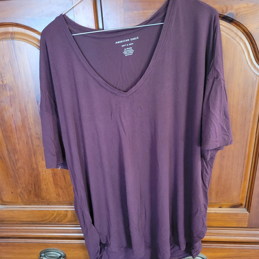 American eagle XL soft & sexy v-neck maroon t-shirt